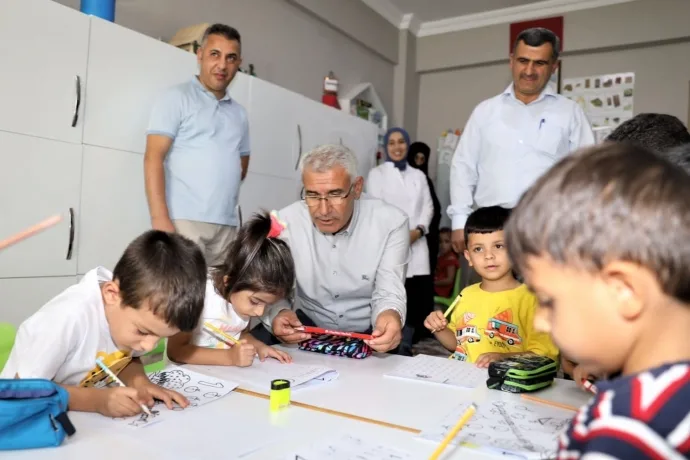 BAŞKAN GÜDER VE KAYMAKAM SAVAR, MİNİK KALPLERLE BULUŞTU