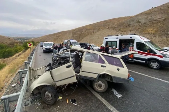 Malatya'da feci kaza: 1 ölü, 4 yaralı