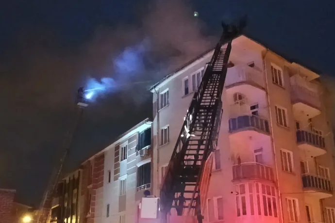 Malatya'da korkutan çatı yangını