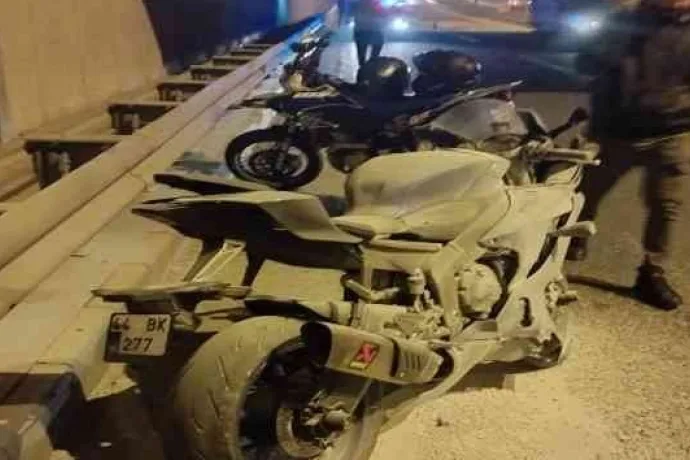Önünde seyreden araca çarpan motosikletli ağır yaralandı