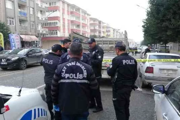 Sokak ortasında amcasına kurşun yağdırdı