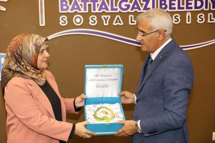 BAŞKAN GÜDER’DEN 24 KASIM ÖĞRETMENLER GÜNÜNE ÖZEL KUTLAMA