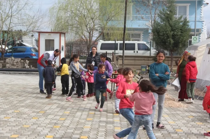Çadır Kentte Kalan 12 Yaşındaki Zeynep Hayallerini Çizdi