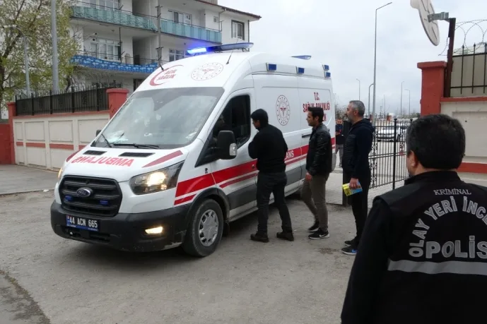 Emniyet Nizamiyesinde Akrabalar Arasında Kavga Çıktı