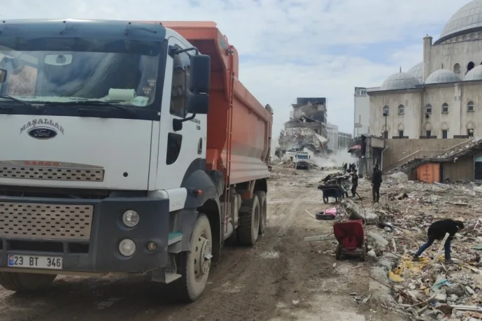 Hurdacıların Tehlikeli Ekmek Parası Mücadelesi