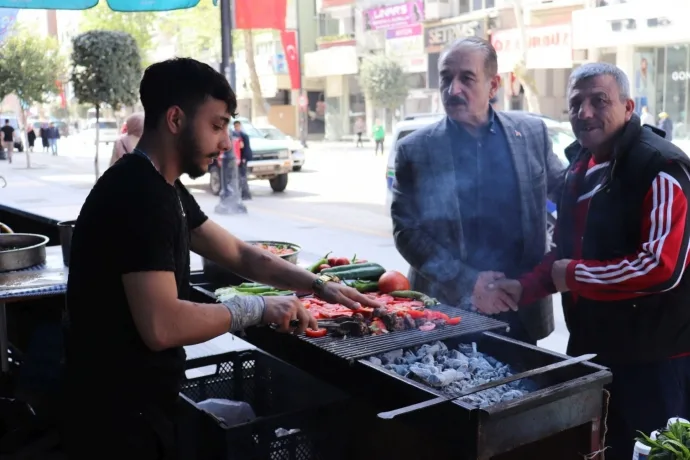 Keskin, “Esnaf işyerini açarak Malatya’yı canlı gösteriyor”