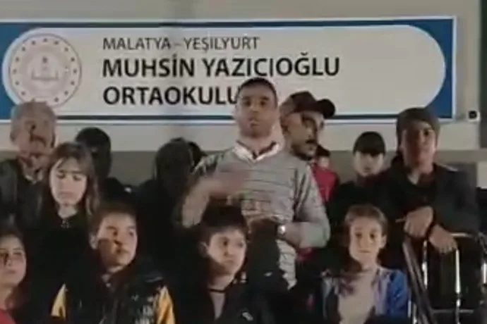 DEPREMZEDELERİ DIŞARI ATIYORLAR!