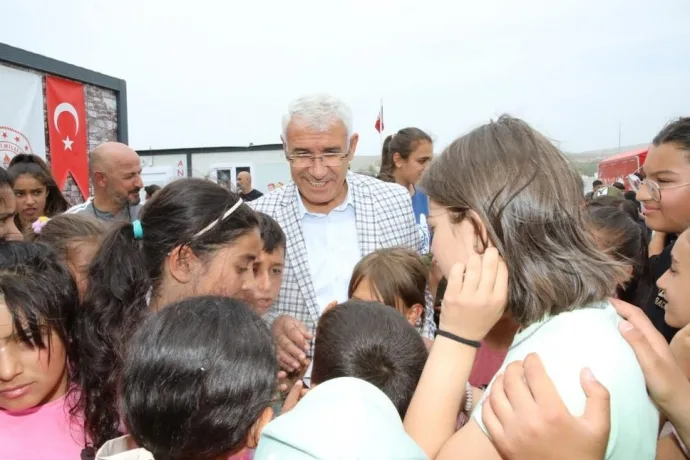 DEPREMZEDE ÖĞRENCİLER DERECEYE GİRMEK İÇİN KIYASIYA YARIŞTI