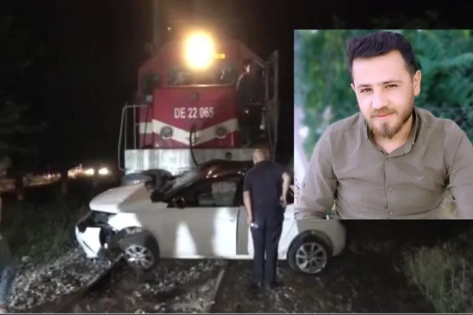 Malatya'da yolcu treni hemzemin geçitte otomobile çarptı: 1 ölü