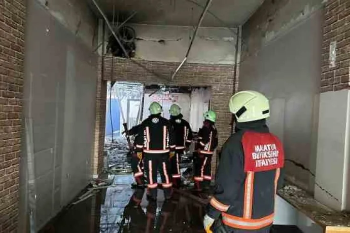 Malatya’da ağır hasarlı evde yangın