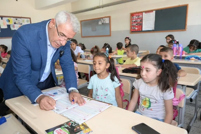 BAŞKAN GÜDER’DEN ÖĞRENCİLERİ SEVİNDİREN ZİYARET