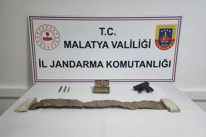 3 bin 500 yıllık tarihi esere alıcı ararken yakalandılar