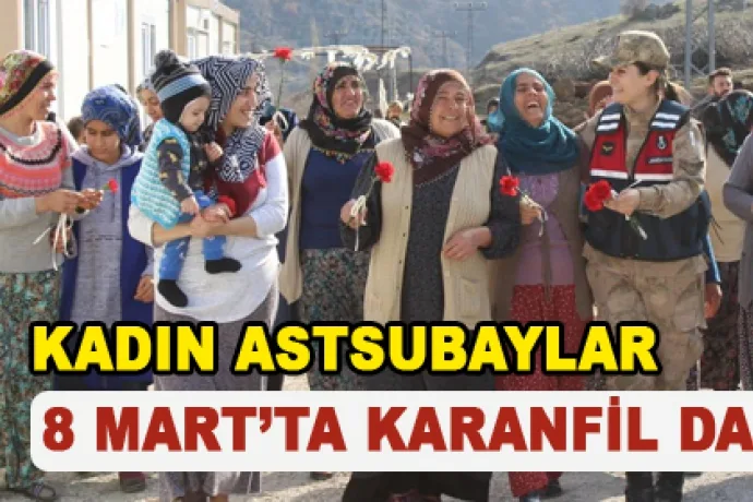 Malatya'da Kadın Astsubaylar Kadınlar Gününde Karanfil Dağıttılar