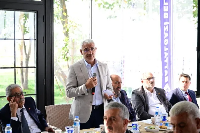 Başkan Güder Muhtarların Gününü Kutladı
