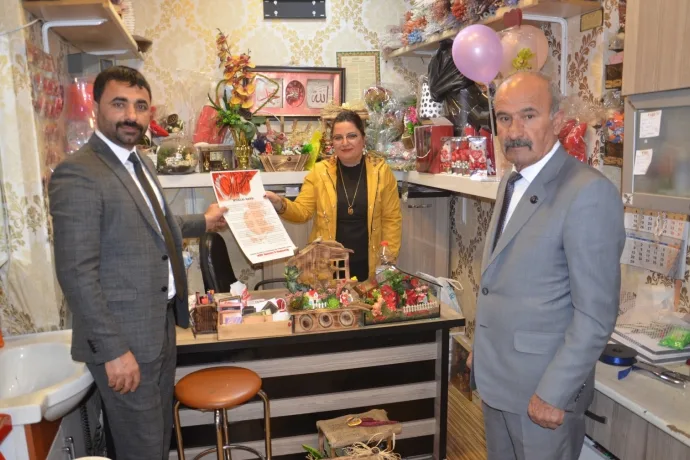 MHP'den 12 Mart Münasebetiyle Esnafa Türk Bayrağı.video