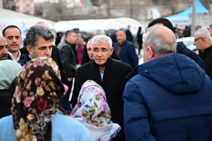 Başkan Güder ve Bağcılar Belediye Başkanı Özdemir, Asrın Felaketinin Yıldönümünde Konteyner Kentte Vatandaşlarla Bir Araya Geldi