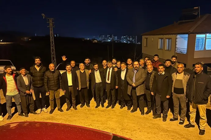 Başkan Karakuş çamurlu mahallesi sakinleri ile bir araya geldi