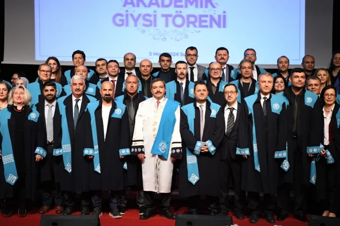 MALATYA TURGUT ÖZAL ÜNİVERSİTESİNDE 2023-2024 AKADEMİK KURUL VE AKADEMİK GİYSİ TÖRENİ GERÇEKLEŞTİRİLDİ
