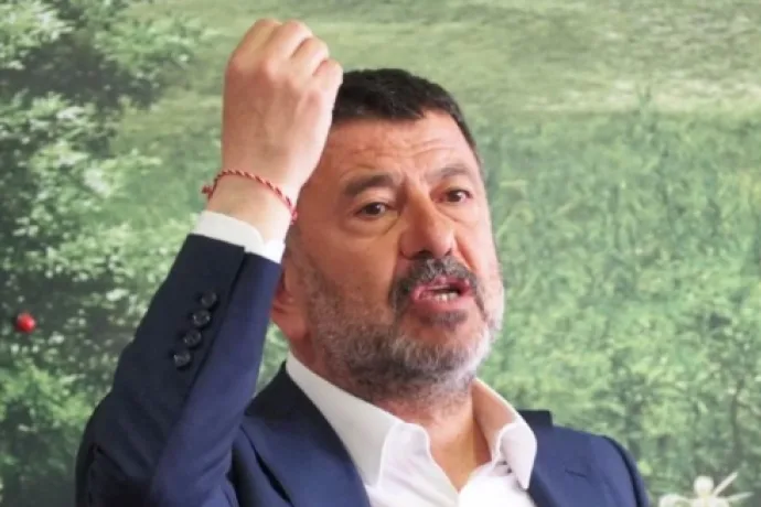 Veli Ağbaba’da dikkat çeken detay!