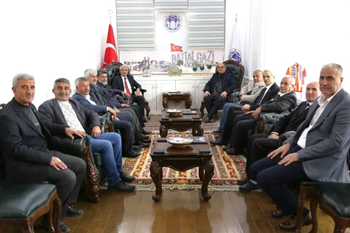Battalgazi Muhtarlar Derneği’nden Başkan Güder’e Teşekkür Plaketi