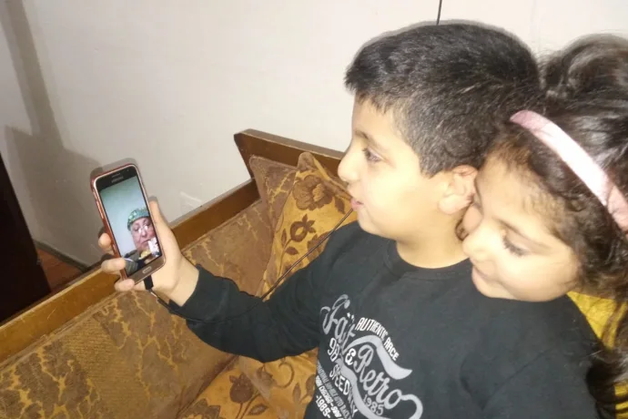 MİNİKLERDEN BÜYÜKLERİNE EVDE KAL ÇAĞRISI.video