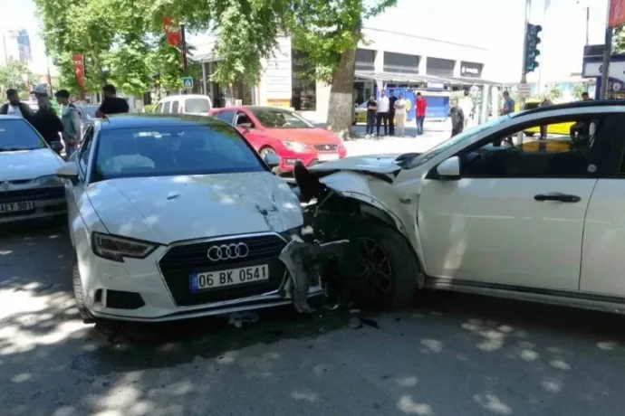 Malatya'da 3 Araç Birbirine Girdi