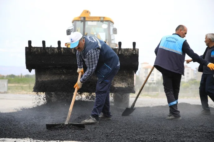Battalgazi Belediyesi yol çalışmalarına aralıksız devam ediyor.