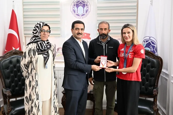 Olimpiyat Madalyalı Hatice Akbaş’tan Başkan Taşkın’a Ziyaret