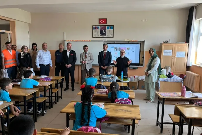 Maginder' den 1000 öğrenciye hediye