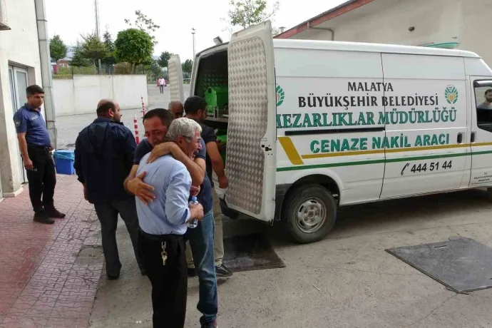 Boşanma aşamasındaki eşi tarafından vurulan kadın öldü