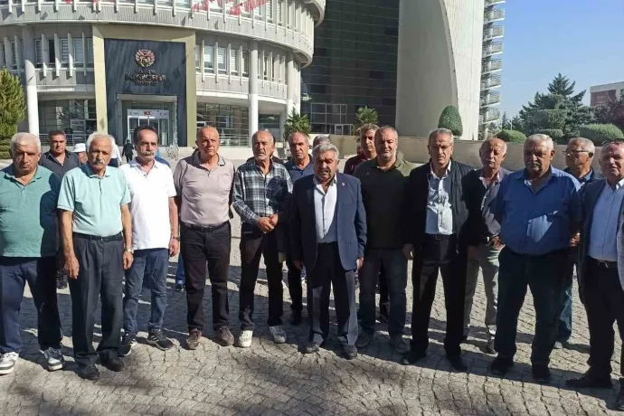 Vatandaşlar yollarının yapılmasını istiyor