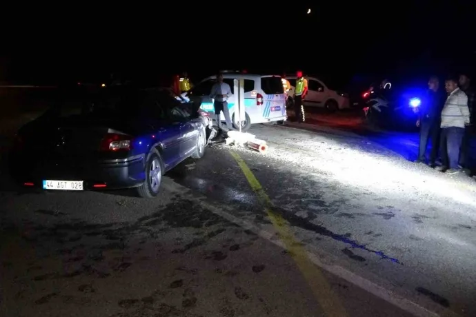Malatya’da iki otomobil kafa kafaya çarpıştı: 1’i ağır 5 yaralı