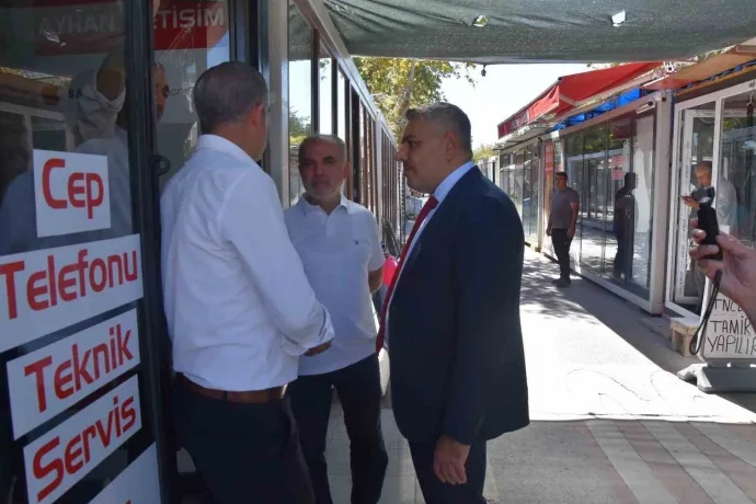Başkan Sadıkoğlu, Kışla Caddesi ve Söğütlü Cami esnafları ile bir araya geldi