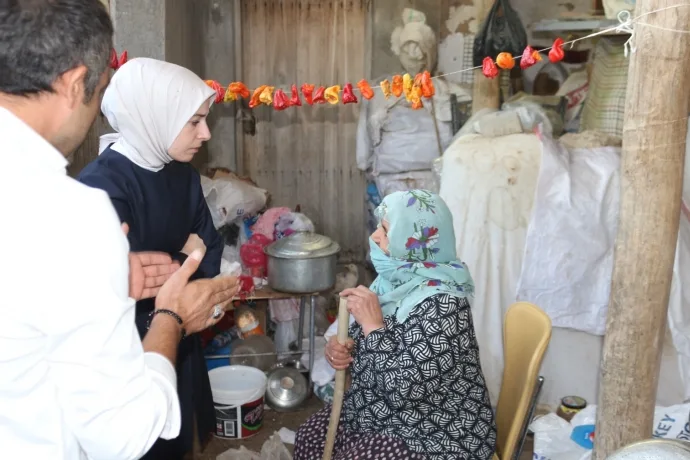 kaymakam,71 Yaşındaki Ganime teyzenin sorunlarını dinledi