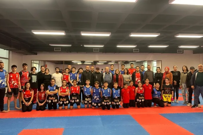 Muay Thai 10. Khan Sınavı Başarı ile Tamamlandı.