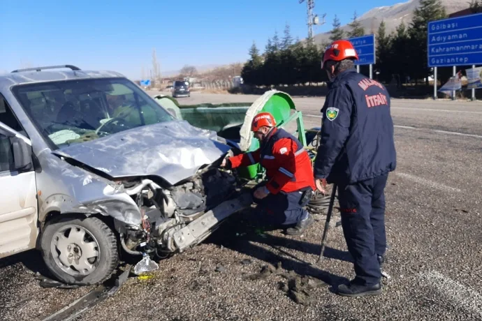 Malatya’da traktör ile hafif ticari araç çarpıştı: 1 yaralı