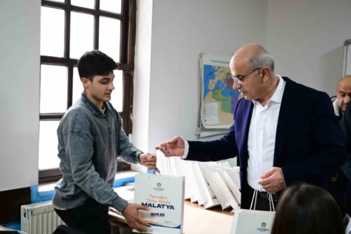 Semt konaklarında okuyan öğrencilere kitap desteği