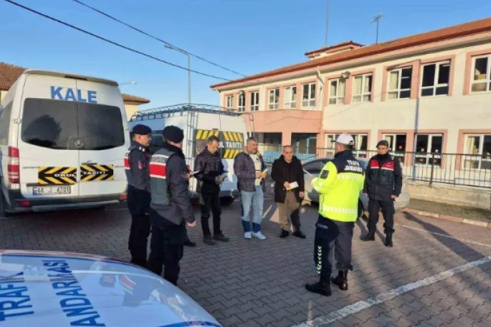 Malatya’da jandarmadan servis araçlarına denetim