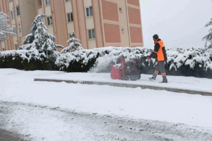 Yeşilyurt Belediyesi karla mücadelede seferber oldu!