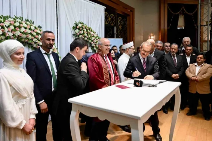 -Malatya’da 100 çift, toplu nikah töreniyle dünyaevine girdi