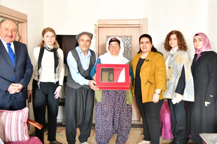 Hanımefendi Selda Yavuz Şehit Ailelerini Ziyaret Etti