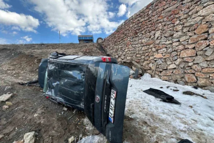 Kontrolden çıkan araç menfeze devrildi: 1 yaralı