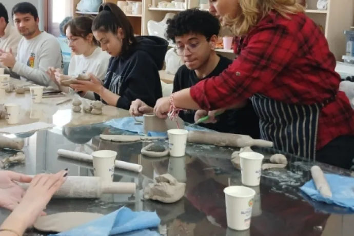 Genç tıpçılar Büyükşehir Sanat Merkezi’nde seramikle buluştu