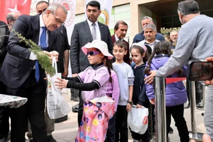 Yeşil bir gelecek için 7 bin fidan Malatyalılarla buluştu