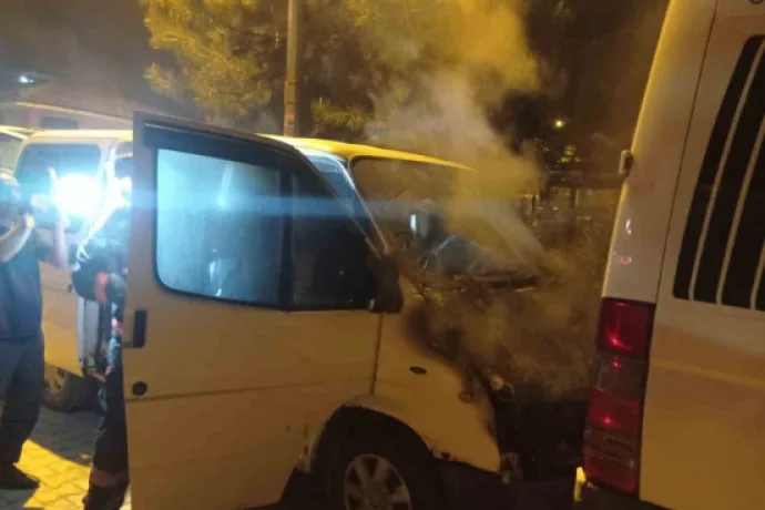 Malatya’da park halindeki araçta çıkan yangın söndürüldü