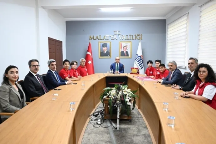 Malatyalı genç yetenekler başarılarını Vali Yavuz’la paylaştı