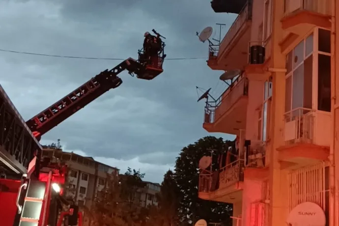 Malatya’da Daire Yangını: Mahsur Kalan Vatandaşlar Kurtarıldı