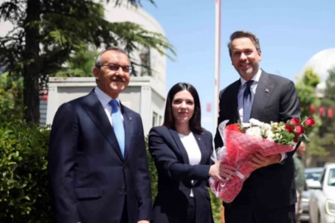 Bakan Bayraktar: "Deprem bölgesinde yeni yerleşim alanlarında doğalgaz altyapısı yılsonuna kadar tamamlanacak"