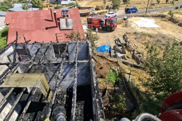 Arapgir’de Ev Yangını Korkuttu