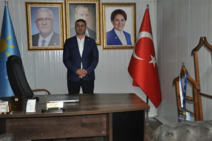 Yıldız: Vatanı Böldürtmeyeceğiz İYİ Parti İl Başkanı Serdar Yıldız, “Cumhuriyeti yıktırmayacağız, vatanı böldürtmeyeceğiz. Demokrasiye sahip çıkacağız” dedi.